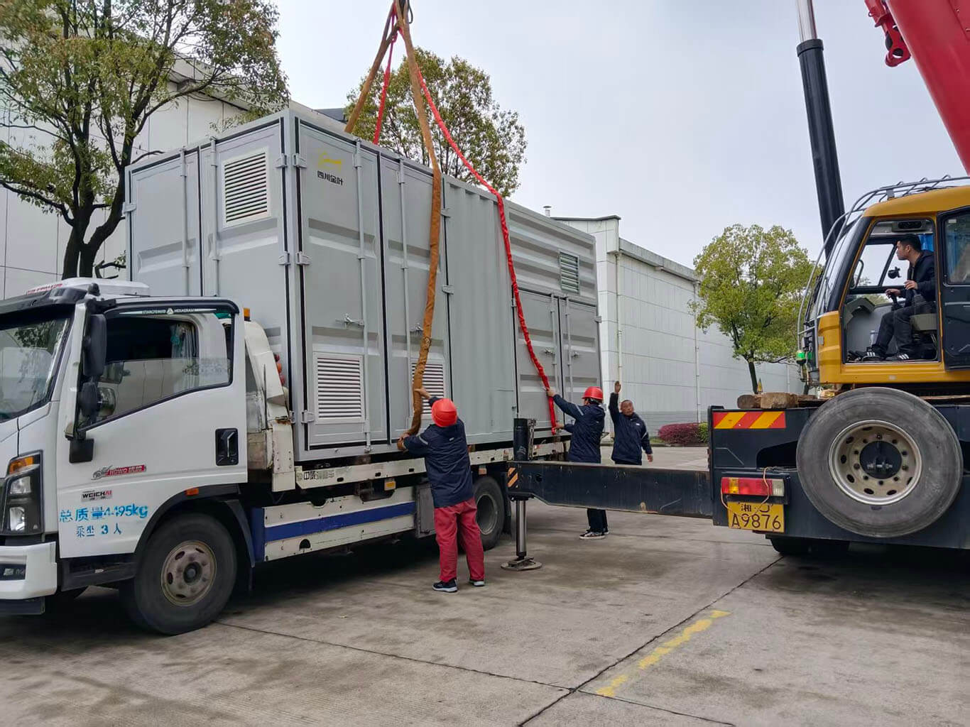 Containerized nitrogen generator for mining sites