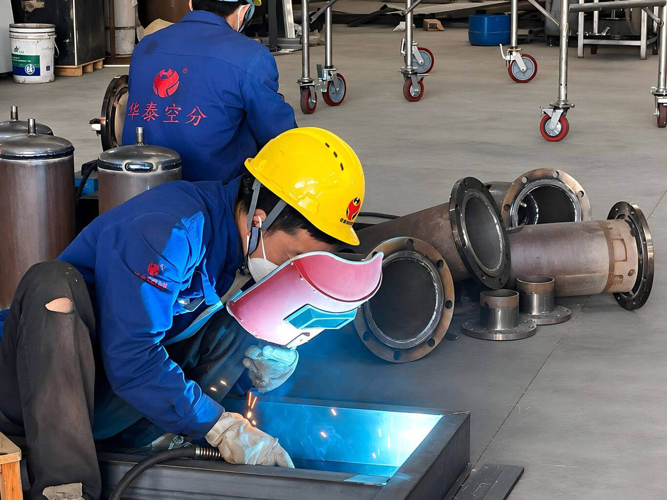 HUATAI engineer welding PSA nitrogen generator components