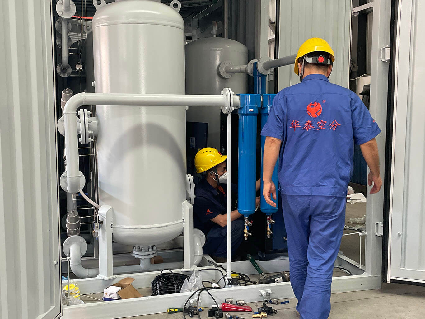 Huatai engineers assembling a PSA nitrogen generator system